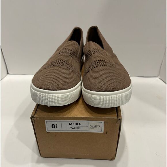 Journee Collection Meika Slip-On Sneaker JCP
Slip-On Shoe size 8.5 - Picture 11 of 14